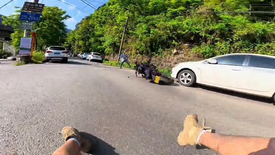Motorcycle rider loses control and crashes on small road in Chongqing, China