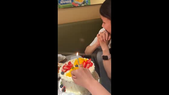 Birthday celebrant laughs after playful cake prank in Henan, China