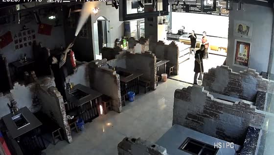 Shihezi Buffet BBQ employees extinguish ceiling fire