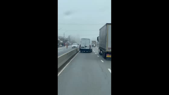 Van appears to be drifting while overtaking truck in Tărtășești, Romania