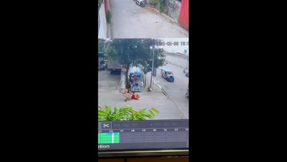 Man heroically saves child on runaway cart in Quezon City, Philippines