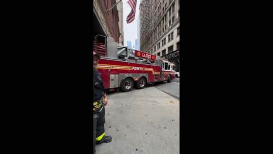 Firefighter parks fire truck in 8 seconds in Manhattan, New York, USA