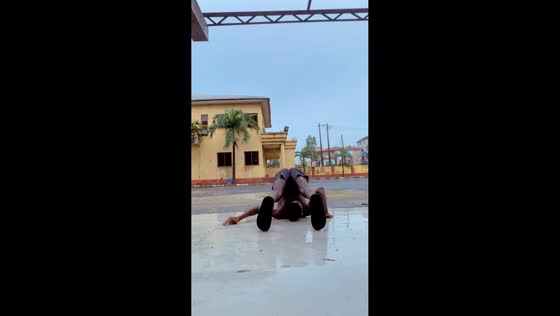 Calisthenics fail as hand slips during handstand spin in Ibadan, Nigeria