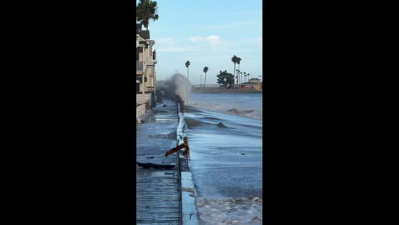 Huge Hurricane Marie swells breach seawall along Long Beach Peninsula, USA