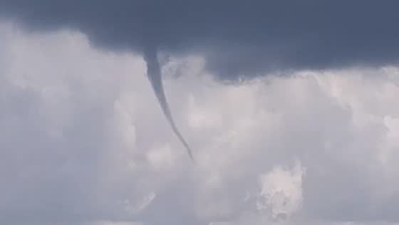 Mesmerizing funnel cloud spotted in South Lincolnshire