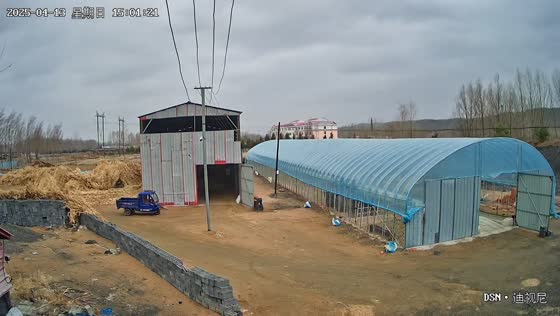 Man knocked down by metal door during strong wind in Heilongjiang, China