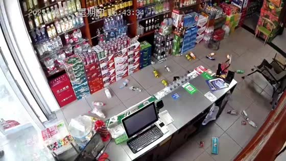 4.6-4.8 Magnitude earthquake causes panic in grocery store, Yinchuan, China
