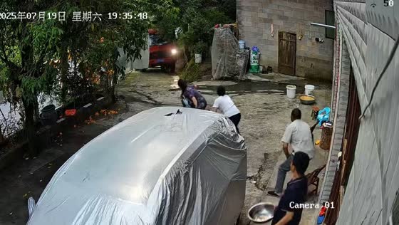 Runaway truck fails to climb ramp and falls off edge in Hubei, China