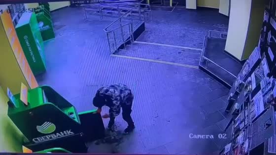 Man caught on video attempting ATM break-in in Orenburg, Russia