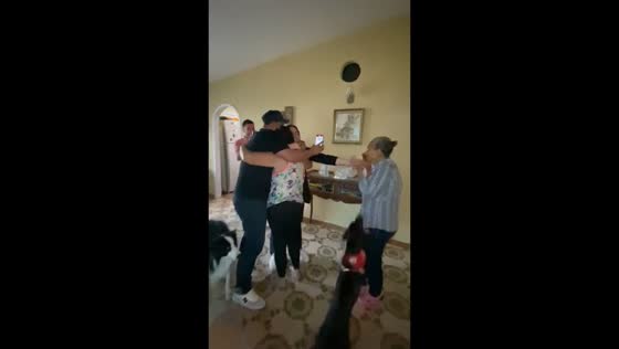 Reunion tears: emotionally charged homecoming after 7 years in Tinaquillo, Venezuela