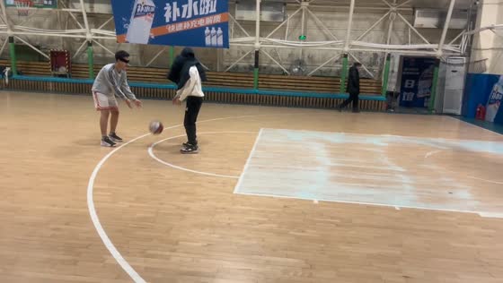 Blindfolded one-on-one basketball match in Jilin, China
