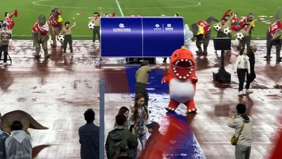 Man playfully wrestles dinosaur mascot on court in Jiangsu, China