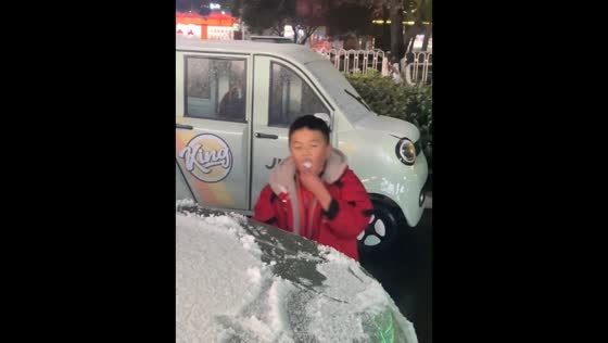 Snowball mishap catches a boy off guard in Anhui, China