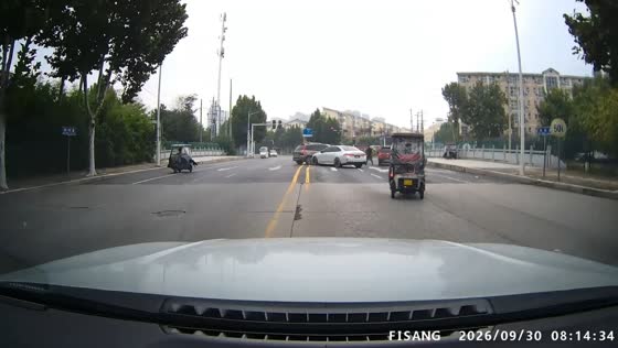 White car crashes into SUV and sends it spinning in Henan, China