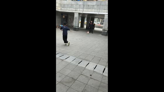 Unexpected “goal” leaves man laughing during outdoor football play in Liaoning, China