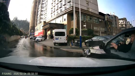 Sudden intersection car collision in Sichuan, China
