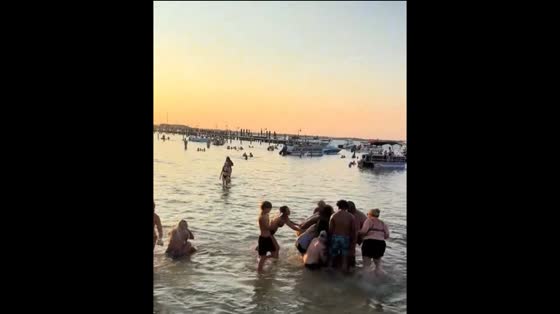 Beach conflict escalates into physical altercation in Pensacola, Florida, USA