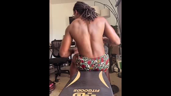 Bench press fail in Los Angeles, USA