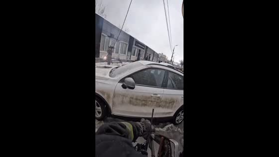 Live wire sparks small fire on parked car in Samara, Russia