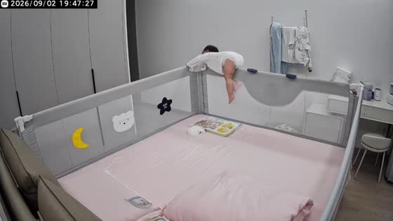 Father catches baby after climbing onto playpen in Jiangsu, China