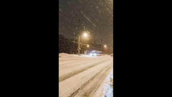 Heavy nighttime snowstorm blankets Scarborough in Ontario, Canada