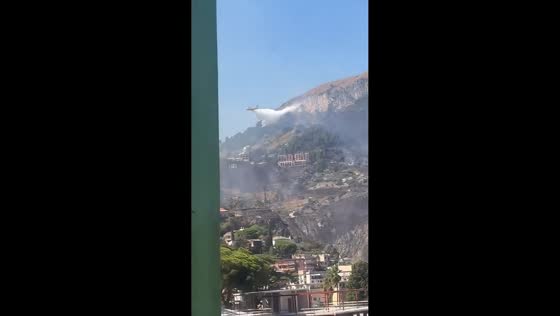 Wildfire threatens homes and hillside communities in Taormina, Italy