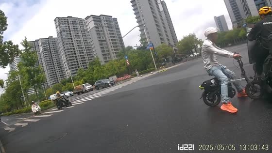 Light collision between electric bicycle and motorcycle in Zhejiang, China