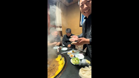 Man accidentally tosses ingredient into his face while cooking in Heilongjiang, China