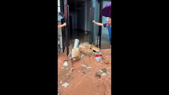Severe flooding and rescue effort at locked building in Chongqing, China