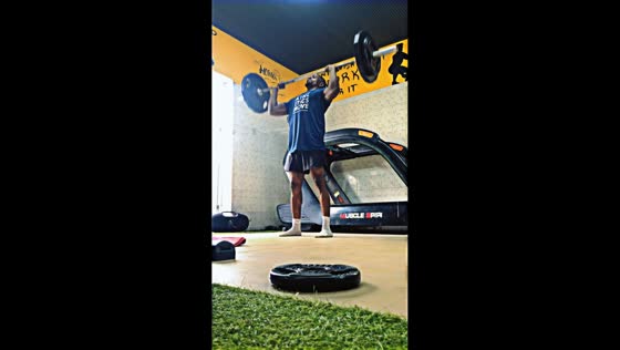 Man falls during barbell squats after slipping at gym in Lagos, Nigeria