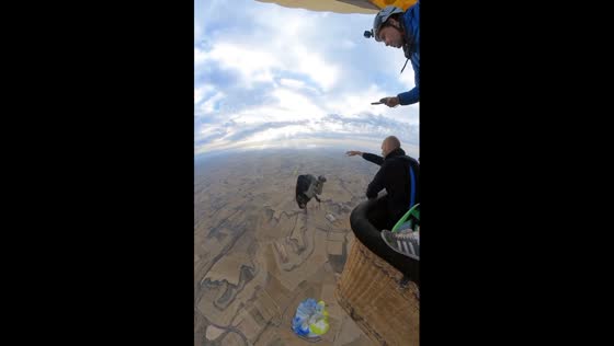 Dangerous jump from balloon in Tarrega, Spain
