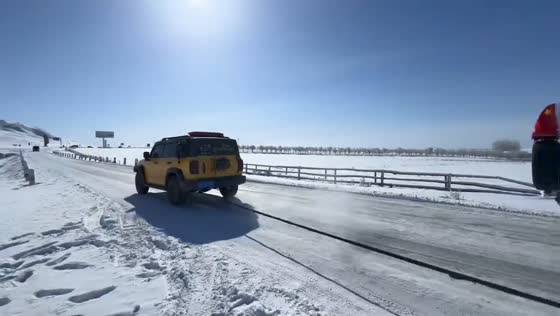 Woman narrowly avoids being hit by reversing vehicle in Xinjiang, China