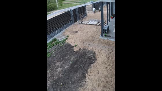 Woman saves child from falling gate in Minsk, Belarus