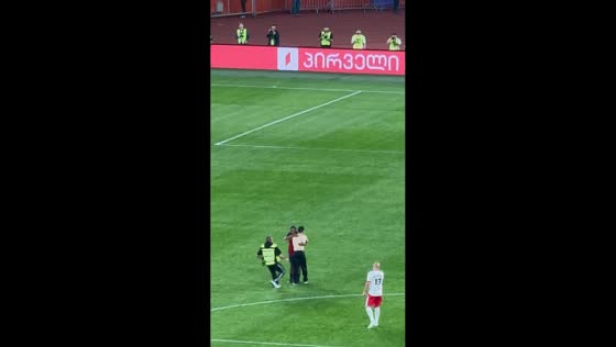 Fan runs onto field to meet Ronaldinho Gaúcho in Tbilisi, Georgia