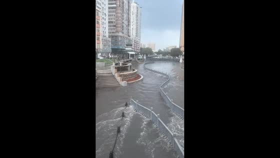 Heavy rain causes Majiagou River to overflow in Harbin, China