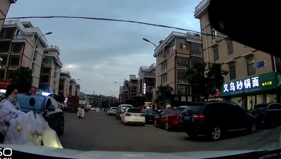 Scooter collides with vehicle in Zhejiang, China