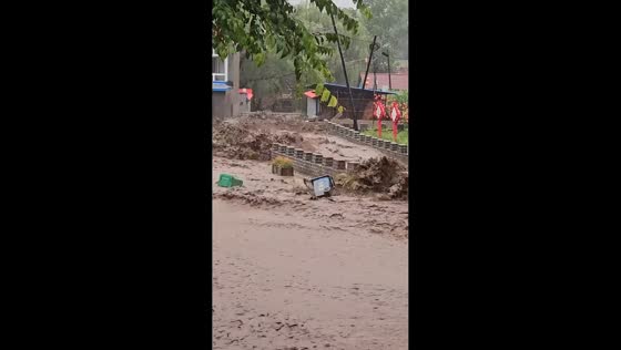 Muddy flash flood surges through mountain town in Henan, China