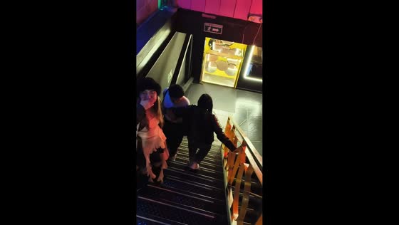 Woman takes unexpected tumble while walking down stairs in Bogotá, Colombia