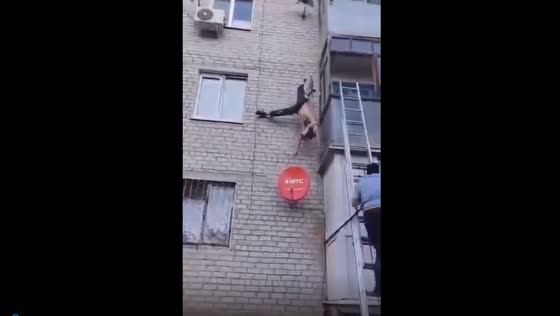 Drunken man survives fall from fifth floor, saved by antenna in Georgievsk, Stavropol