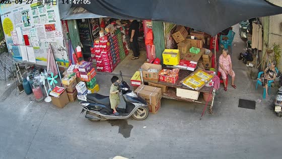Child accidentally sends e-scooter crashing into store displays in Guangzhou, China