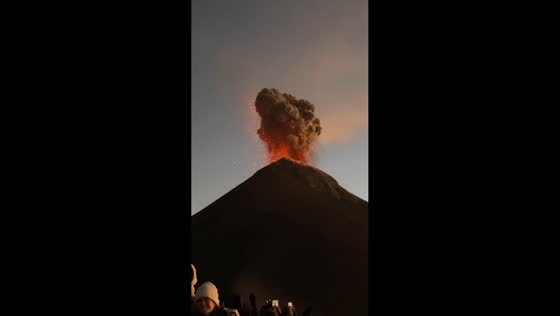 Volcán de Fuego erupts in spectacular twilight display in Puerto San José, Guatemala