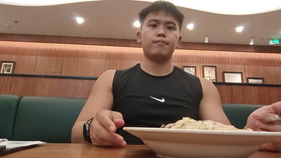 Pasta slips off plate in Guangdong, China