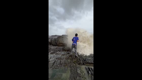 Man attempts beach stunt but gets swept by strong wave in Baga Beach, Baga, India