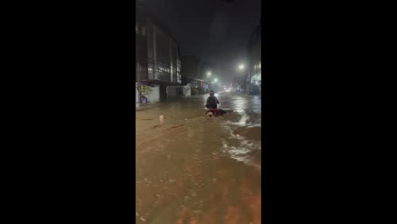 Heavy flooding hits Quezon Avenue Extension in Iligan, Philippines