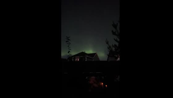 Video captures northern lights in Calgary