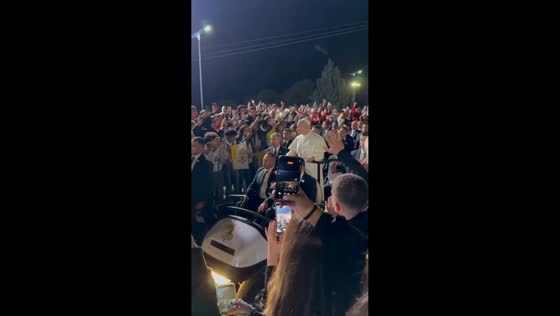 Pope Leo XIV greeted by gathering crowds in Bkerké, Lebanon