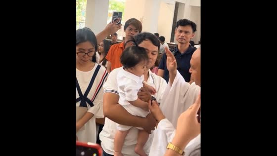 Child engages in adorable chat with priest during baptism in Tanza, Cavite