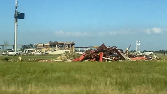 Gainesville, Texas: tornado carnage caught on camera