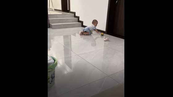Child falls while chasing moving toy in Henan Province