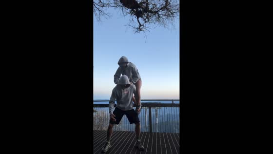 Woman falls while attempting human flag pose on Mount Warning in New South Wales, Australia